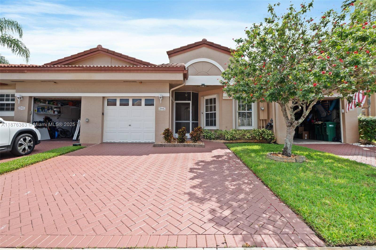 THIS VILLA HAS THE WOW EFFECT THE MOMENT YOU OPEN THE FRONT DOOR !