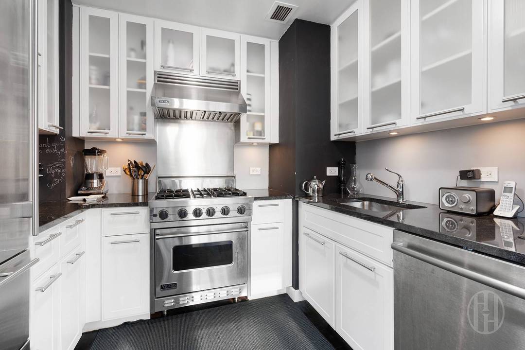 Unparalleled Luxury on Park Avenue Fully Furnished High Floor Residence with Iconic Views Elevate your lifestyle in this exquisite 15th floor corner condominium on Park Avenue, offering breathtaking views of ...