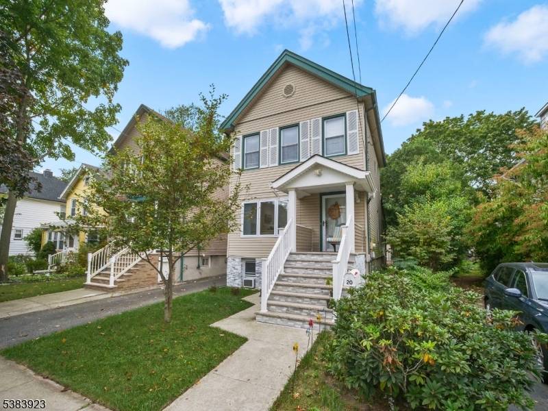 Discover the charm of 20 Orchard St in the heart of Bloomfield !