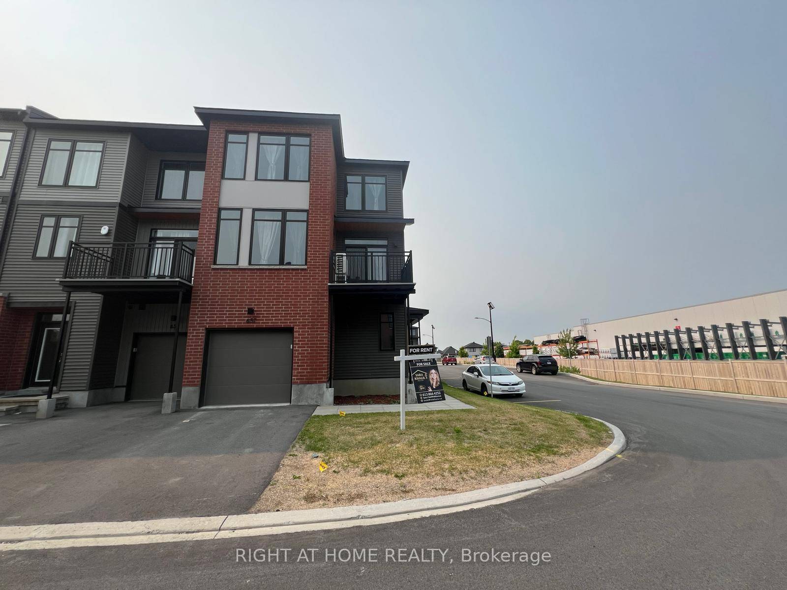Beautiful 3 Bedroom corner Home for Rent in Findlay Creek.