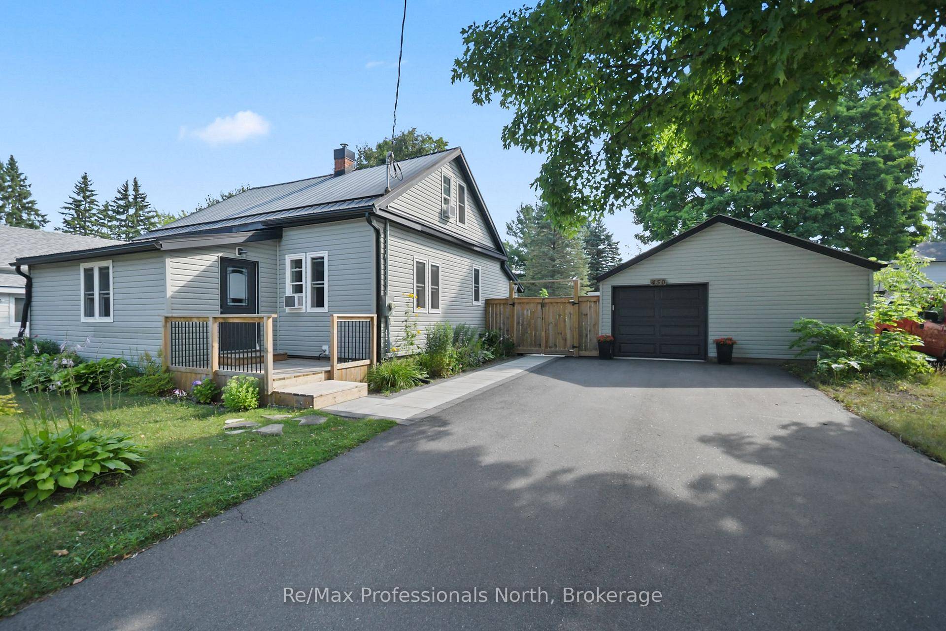This charming Gravenhurst home offers 3 1 bedrooms and a bright, open concept main floor that flows seamlessly between the living room, dining area, and modern kitchen perfect for everyday ...