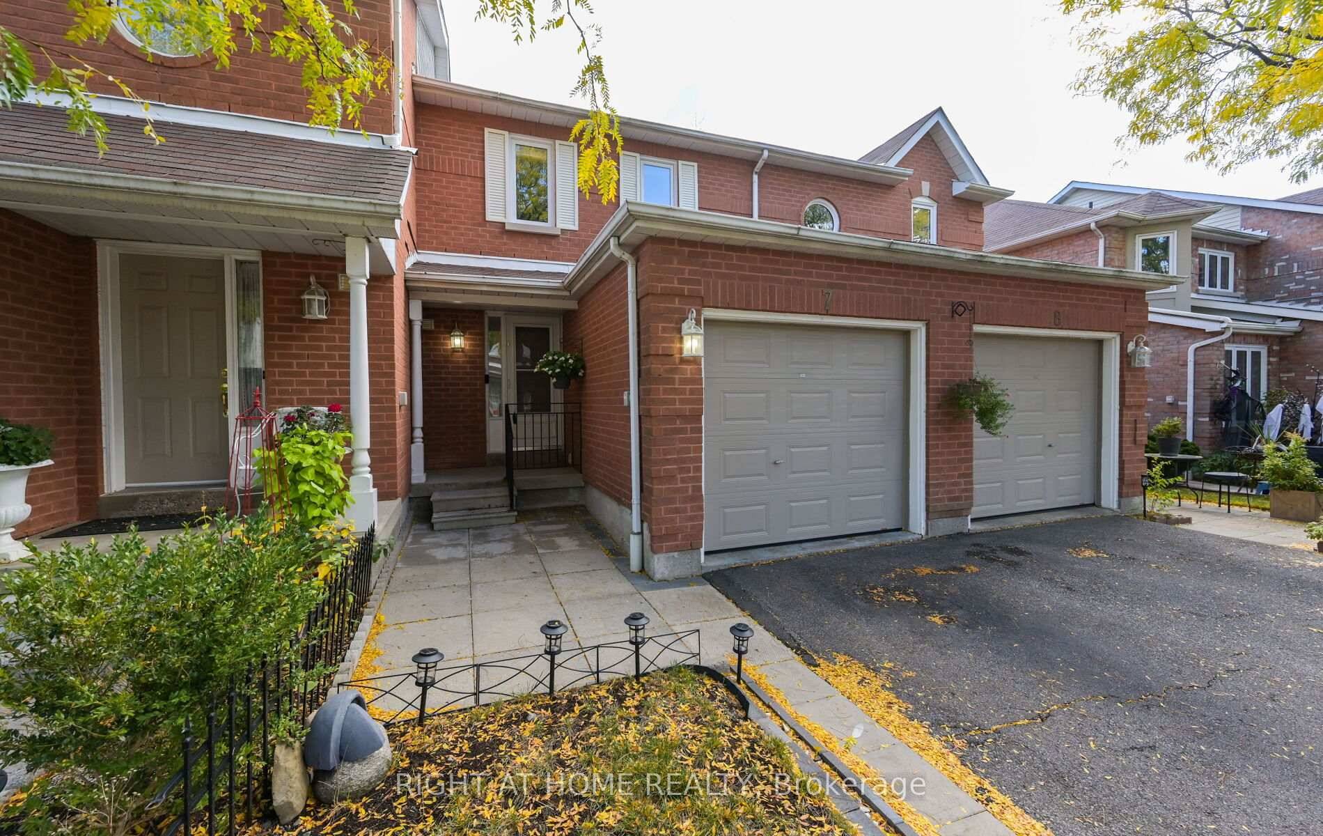This stylish and well maintained 2 storey town home offers comfort, space, and modern upgrades perfect for first time home buyers or young families.