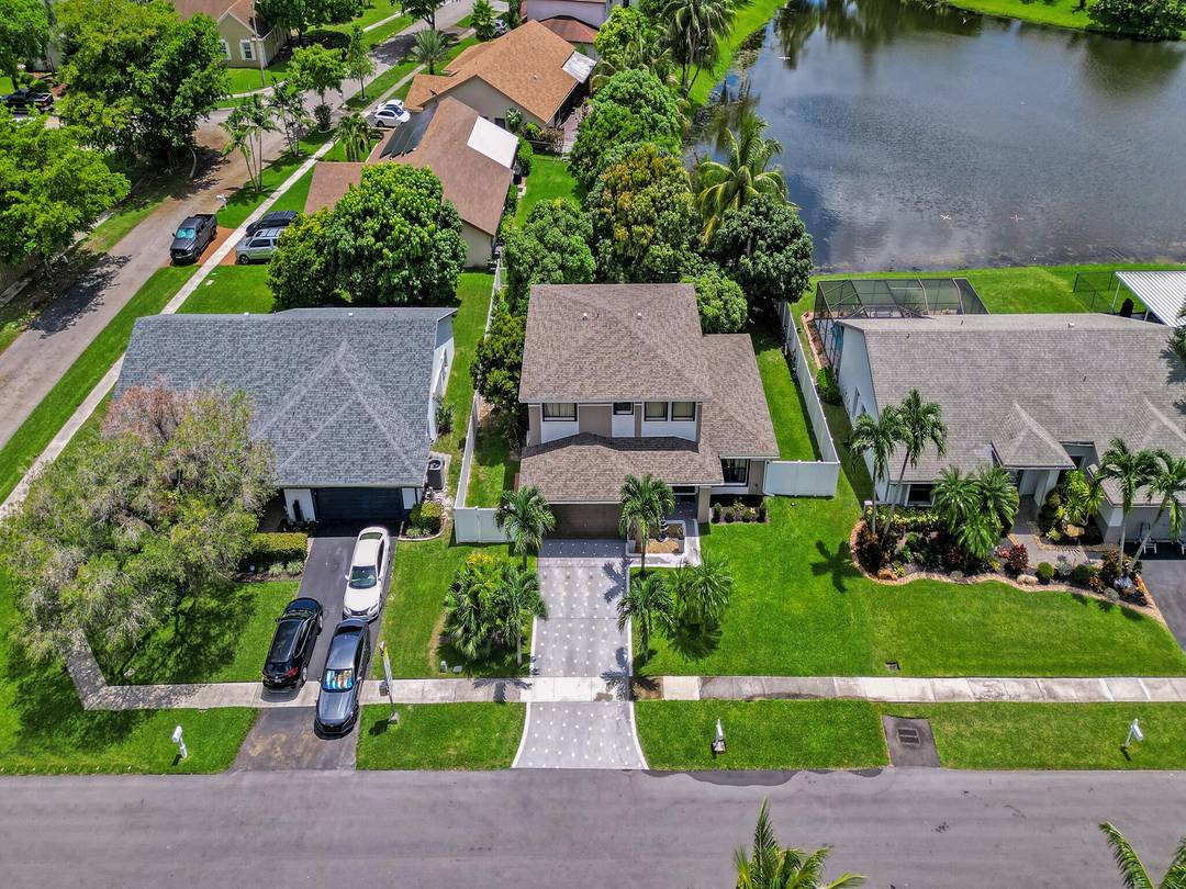 9702 ; Everyone deserves a place to call home, Looking for a space comfortable with a touch of nature, this home is the perfect home for you.