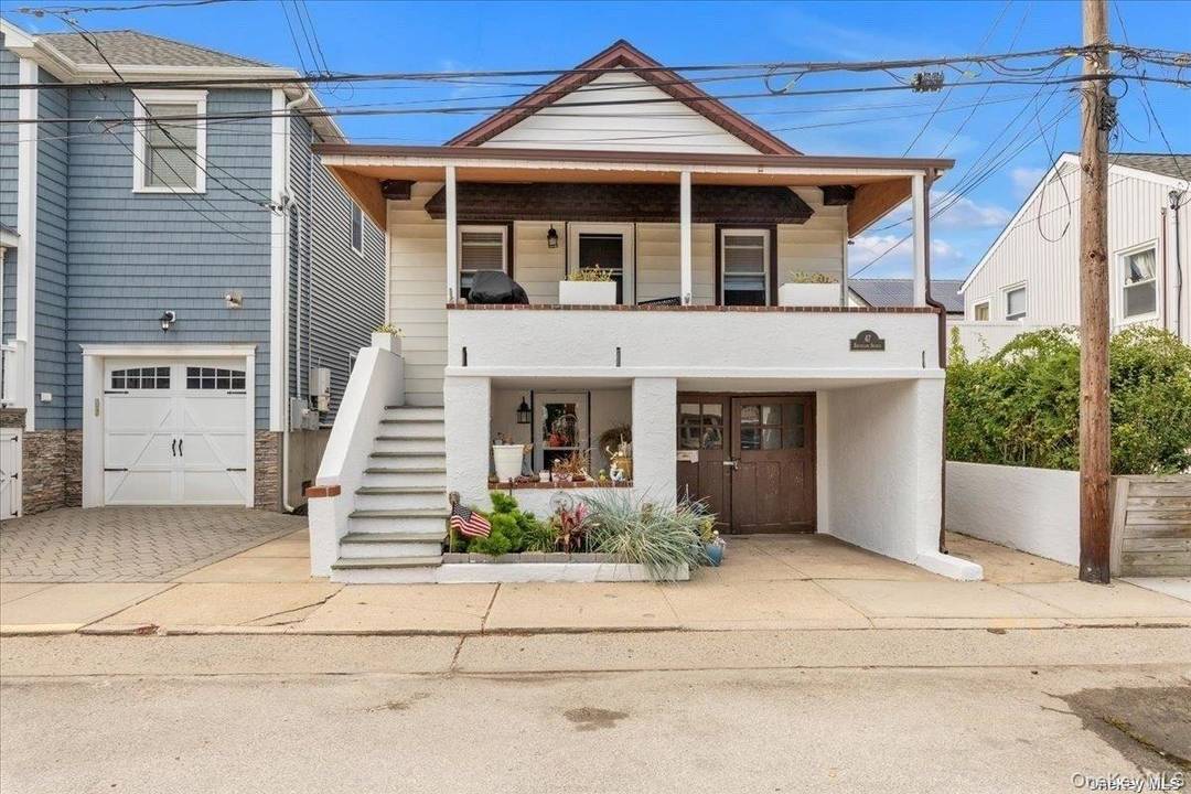 Beautiful Summer Rental Updated kitchen and bath, 3 bedrooms, private W D, Front Porch, Hot Cold outdoor shower !