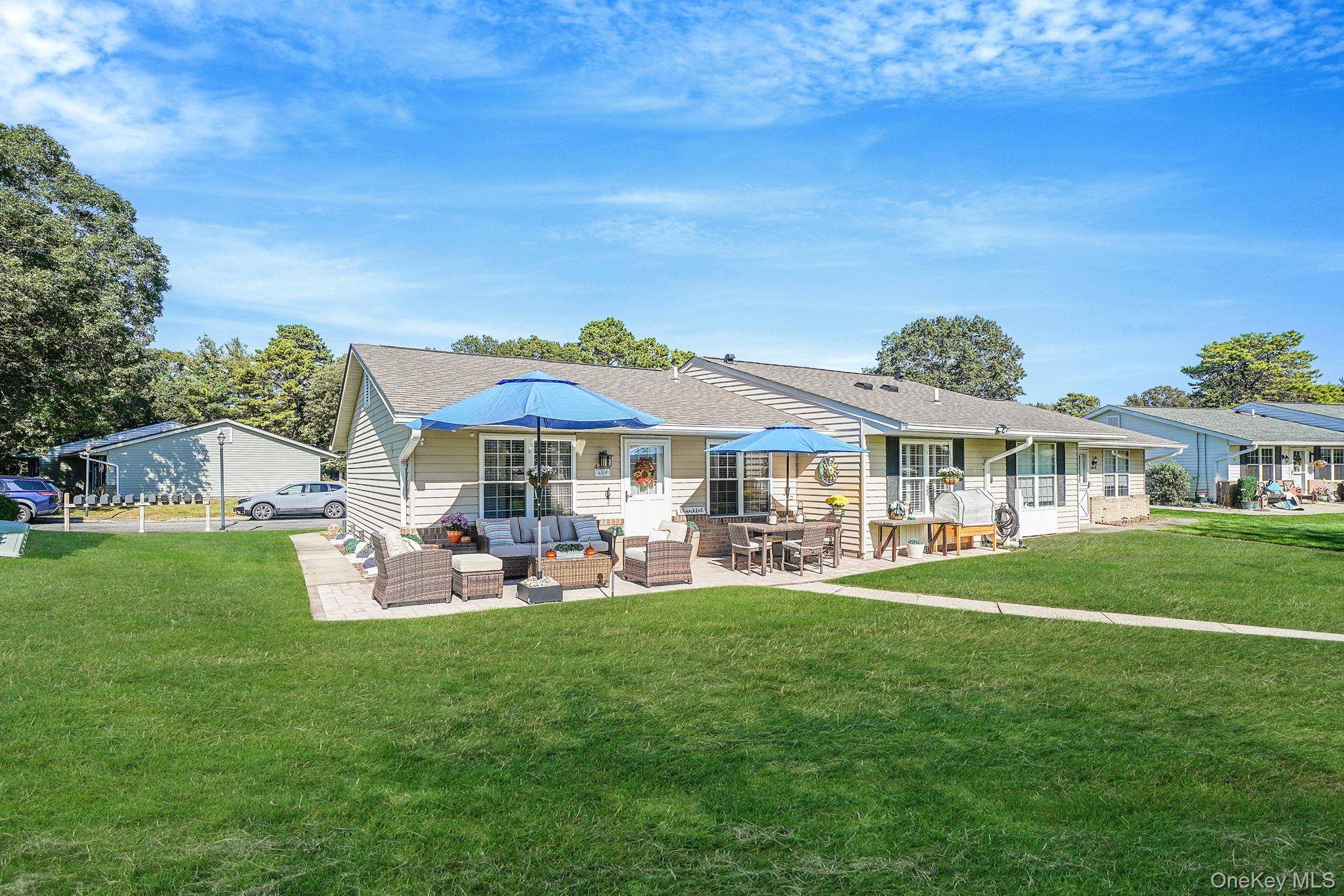 Stunning bright and sunny 2br 1fbth open floor plan Oakmont Corner Unit with garage in a 55 Leisure Village 24hr gated community.