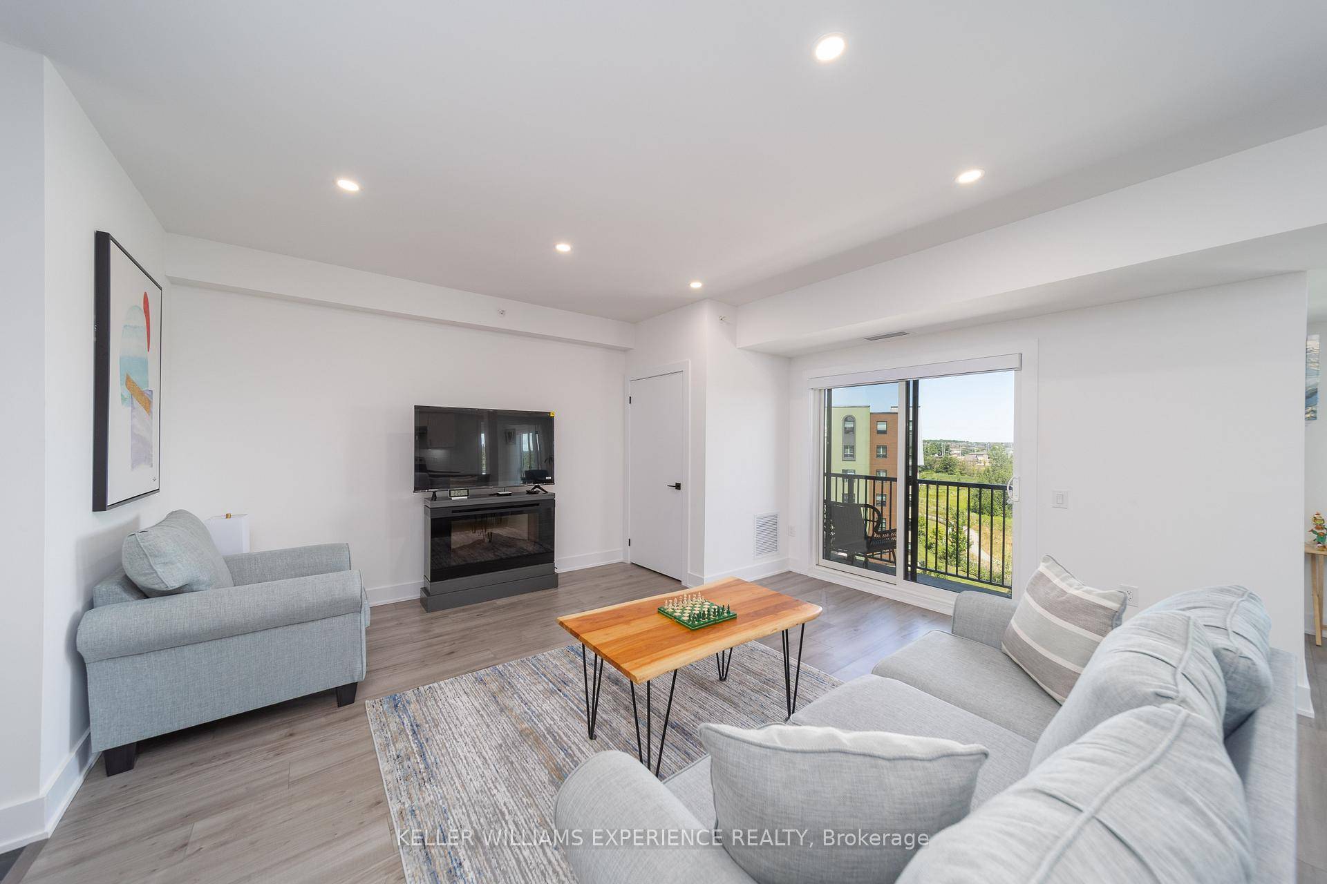 This stunning 3 bedroom, 2 bathroom corner unit offers 1, 265 sq.
