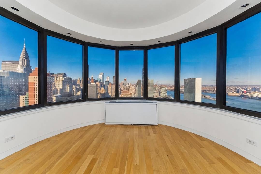 INVESTMENT OPPORTUNITY WITH STUNNING SKYLINE amp ; EAST RIVER VIEWS HIGH FLOOR CONVERTIBLE 2 BEDROOM WITH PRIVATE BALCONY FOR SALE WITH TENANT IN PLACE SPECTACULAR VIEWS.