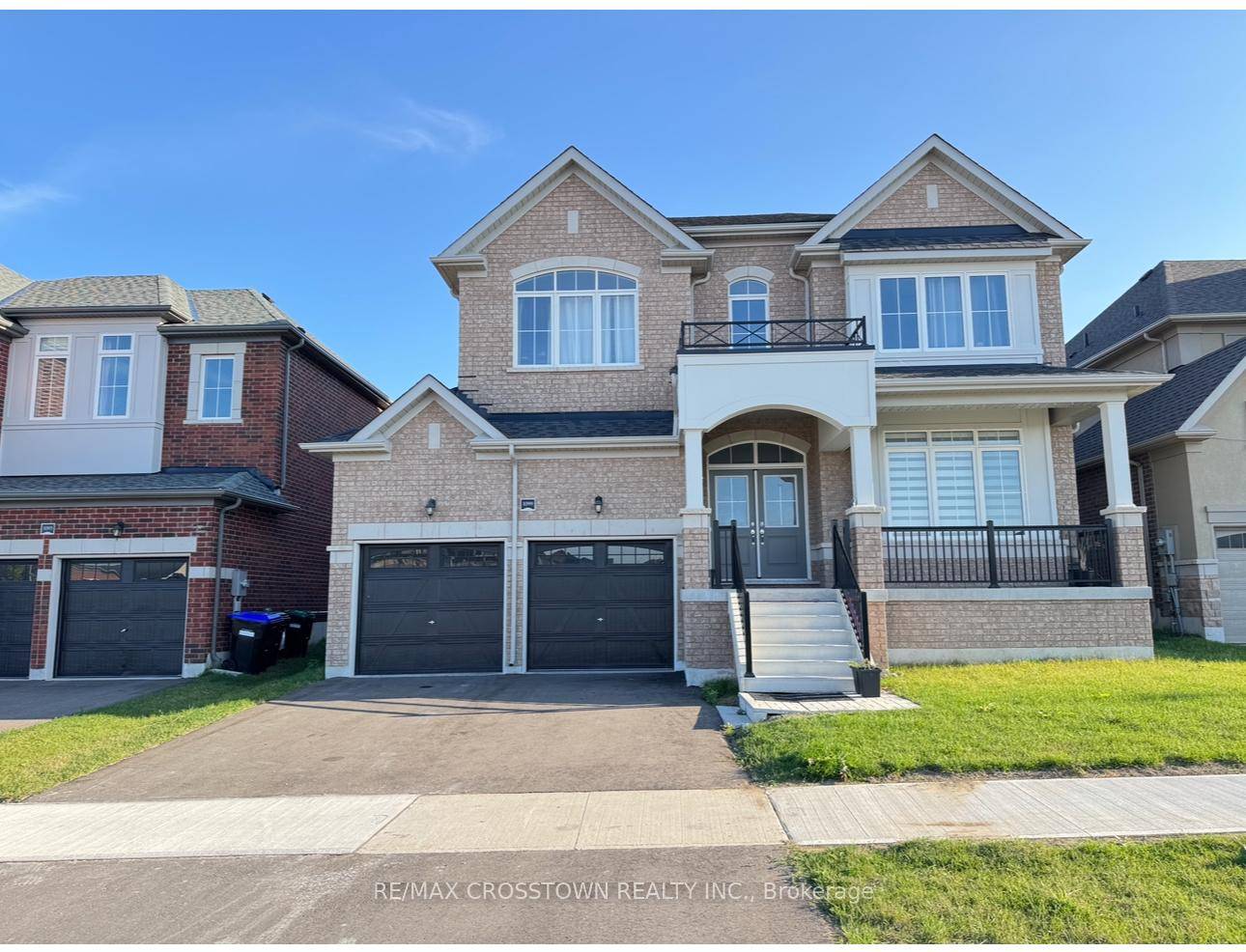 Newer executive home in a highly desirable, family oriented neighbourhood.