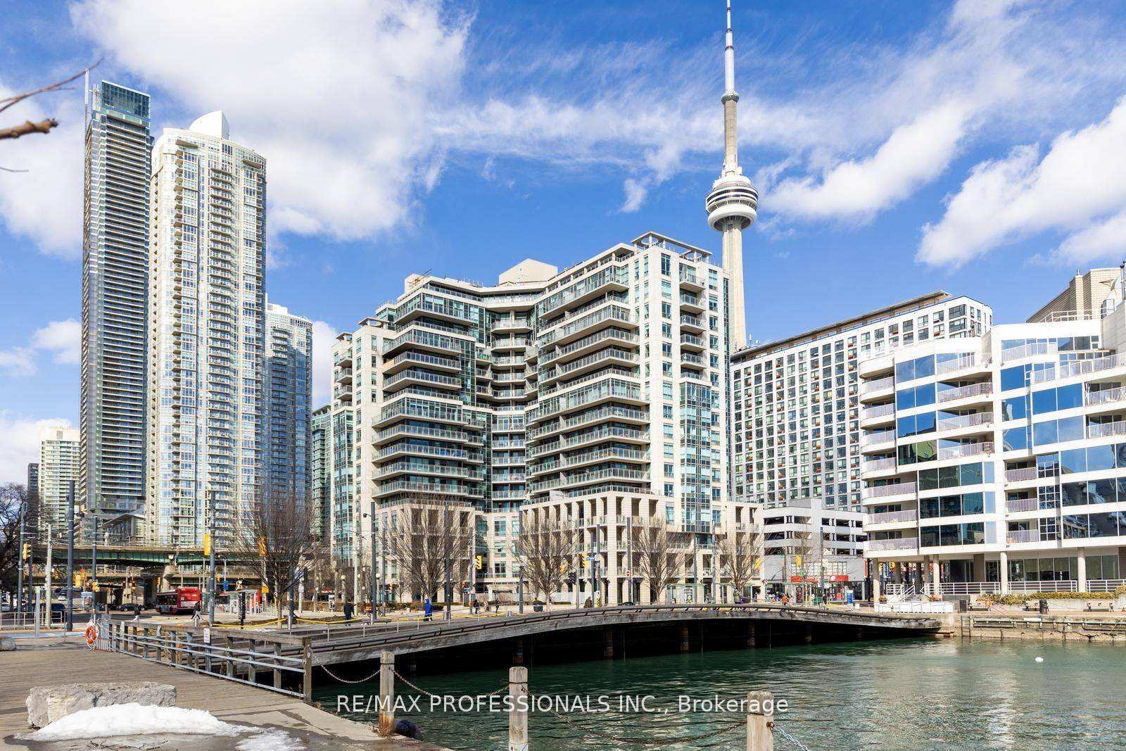 Luxury 2 Bedroom Waterfront Condo in Downtown Toronto with Expansive Terrace and Resort like Amenities !