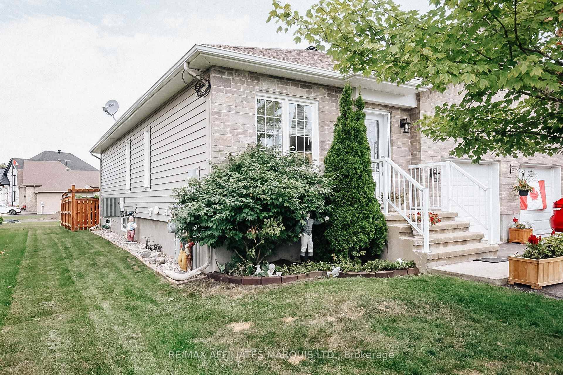 This charming semi detached home located on a cul de sac in one of Alexandria's most desirable neighborhoods offers a blend of elegance and comfort.