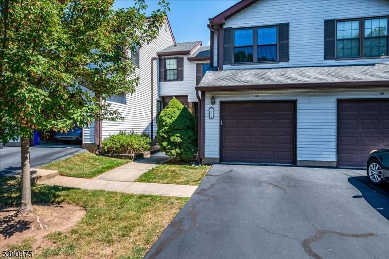Welcome to 68 Bayberry Drive !