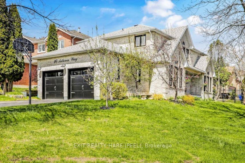 Welcome to this Prime Location In the desirable Aurora Heights neighbourhood !