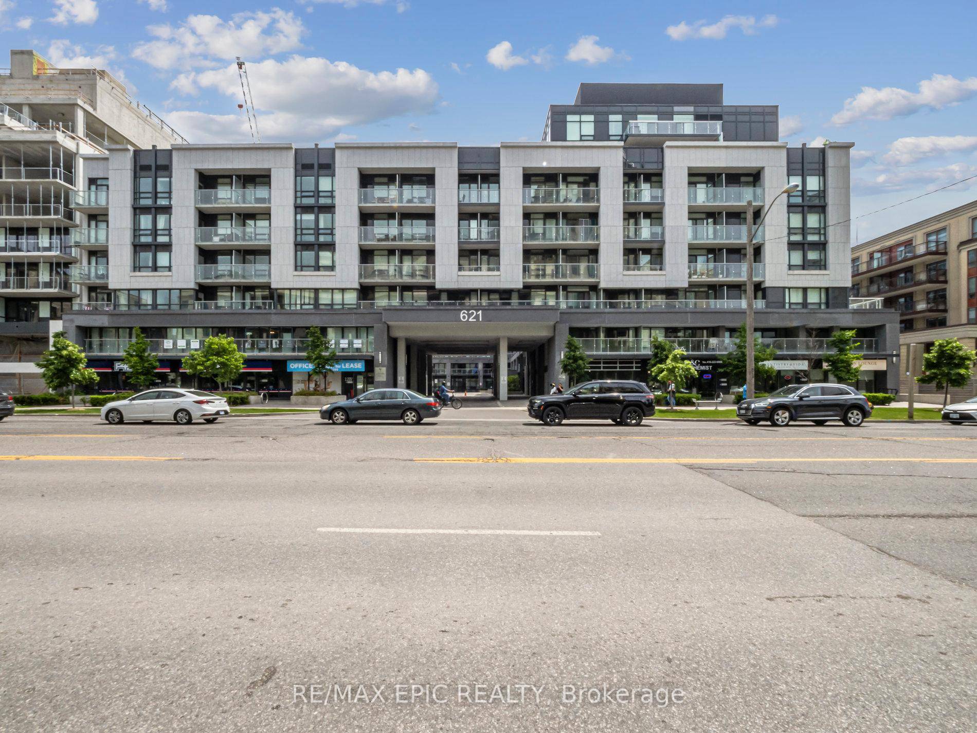Experience luxury living in this stunning condominium located in the heart of Bayview Village !