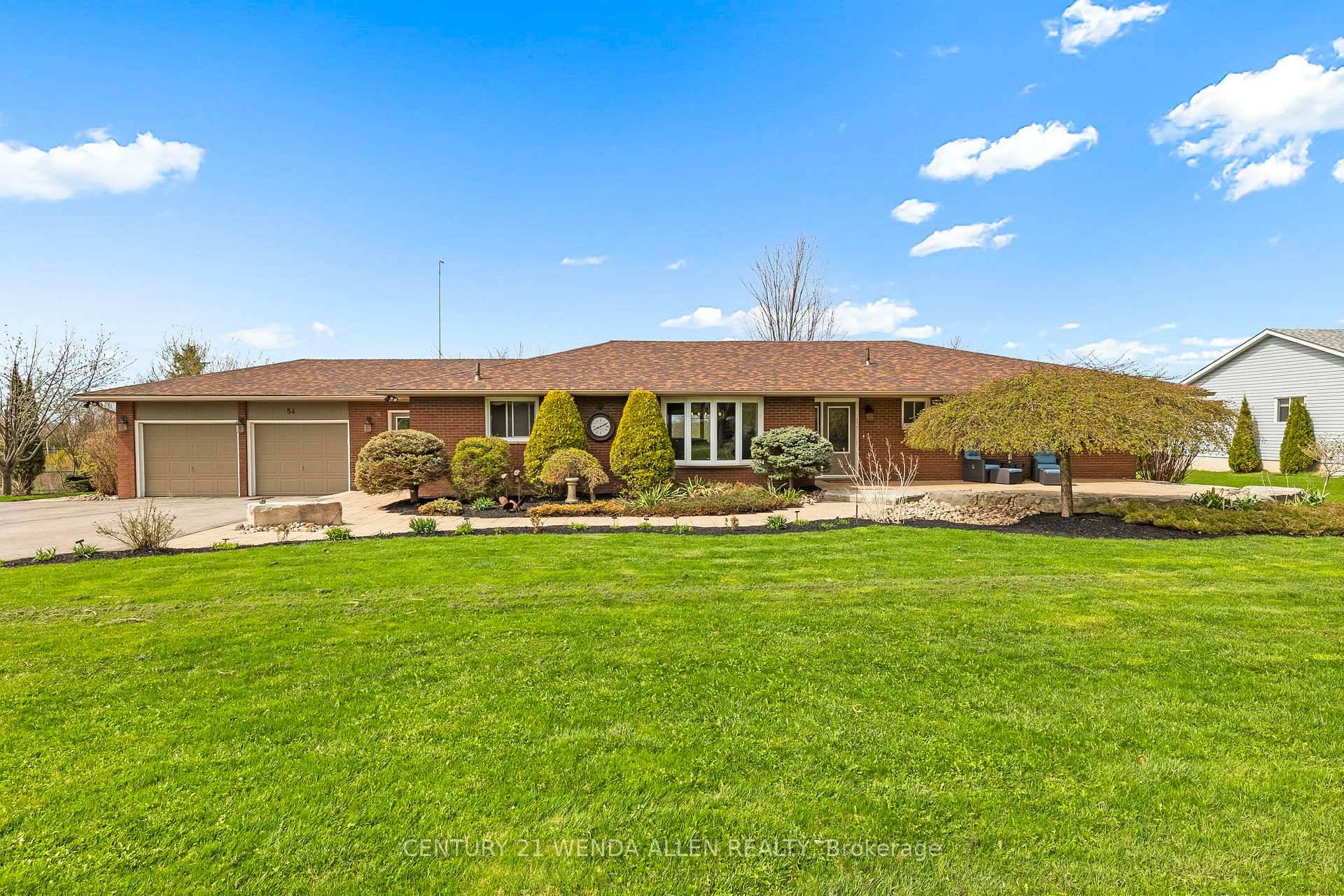 Executive Bungalow with Luxury Finishes and Panoramic Views on Over an Acre This exceptional executive style bungalow offers the perfect blend of upscale living and natural beauty, set on a ...