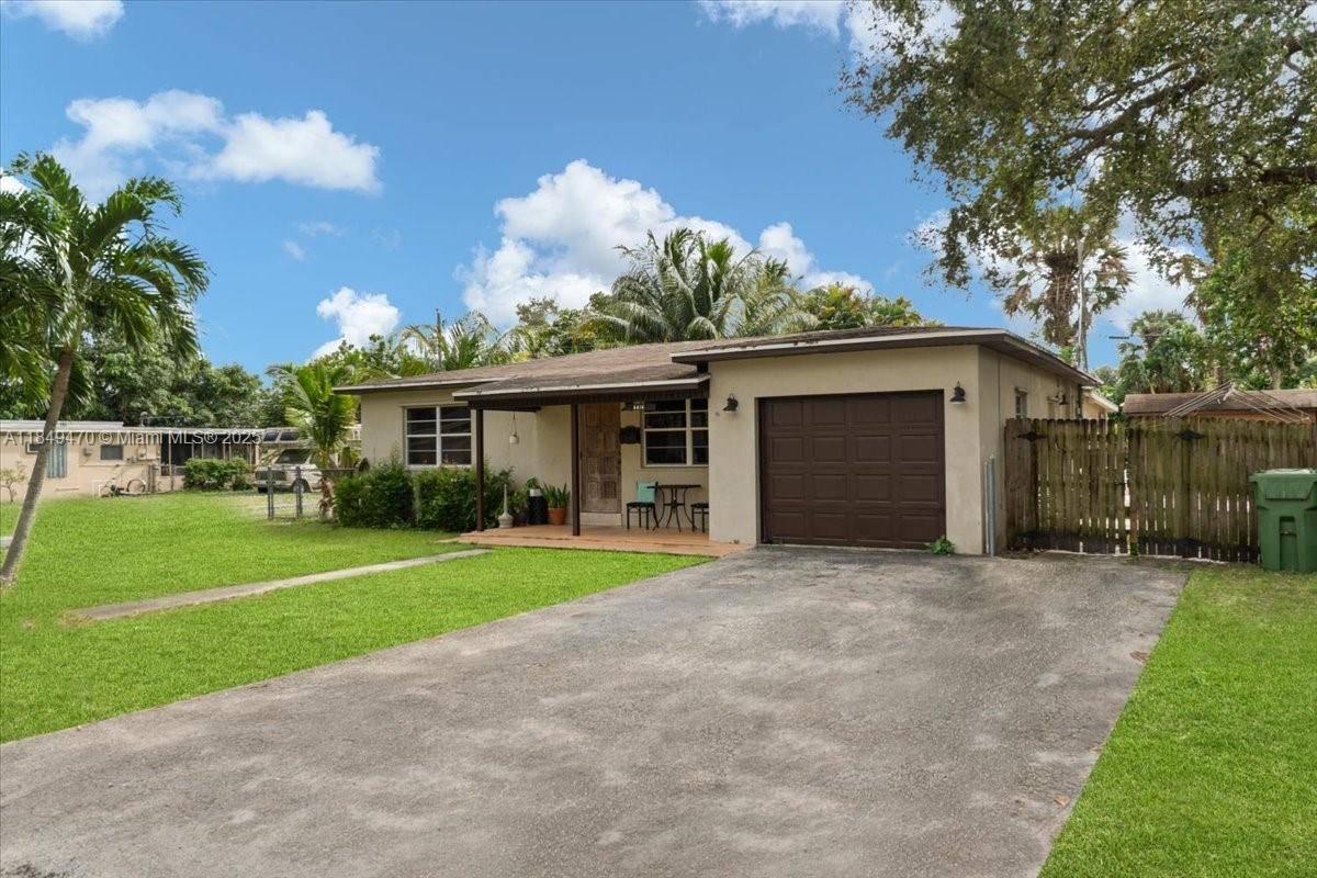 This cozy 3 bedroom, 2. 5 bathroom home is located in the highly desirable Hollywood neighborhood, offering both comfort and incredible potential.