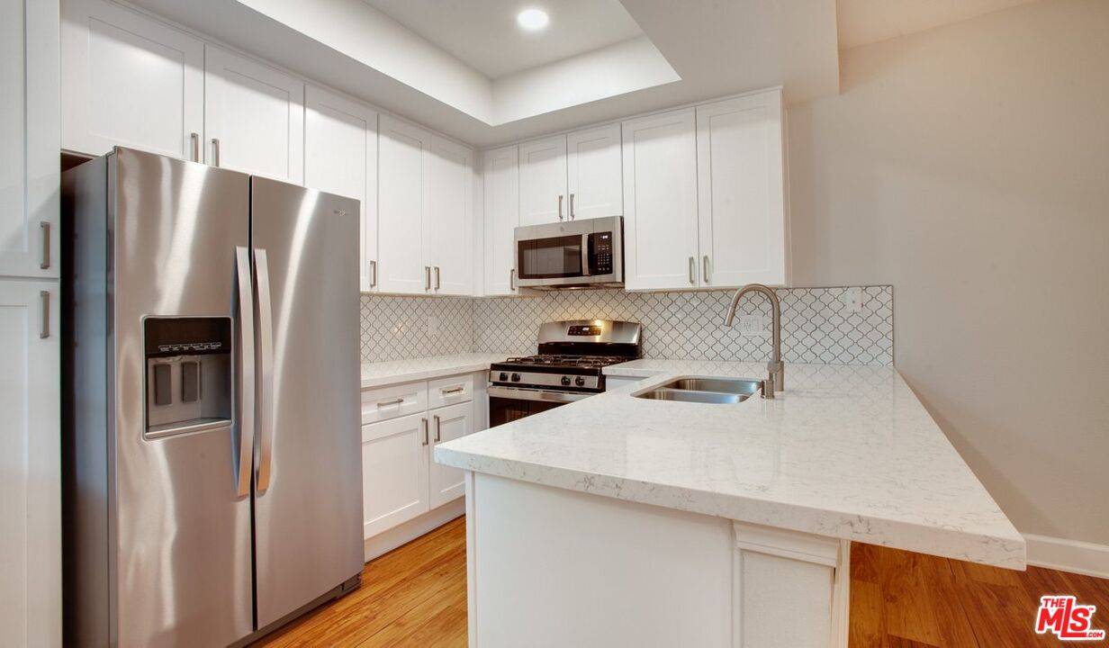 1400  Ambassador St 2BR Beverlywood La