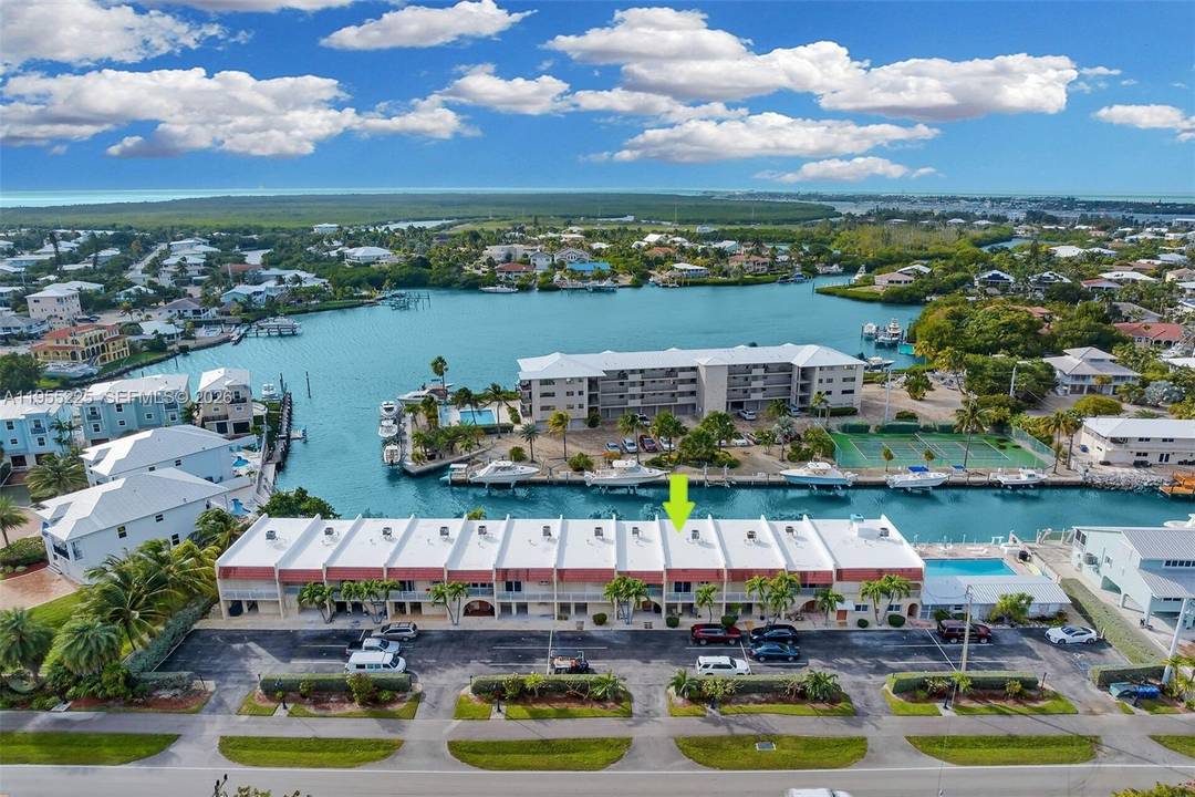 Waterfront Townhouse Dockage 2025 HVAC Fresh Price Now offered at a competitive new price, this turnkey 3 bedroom, 2.