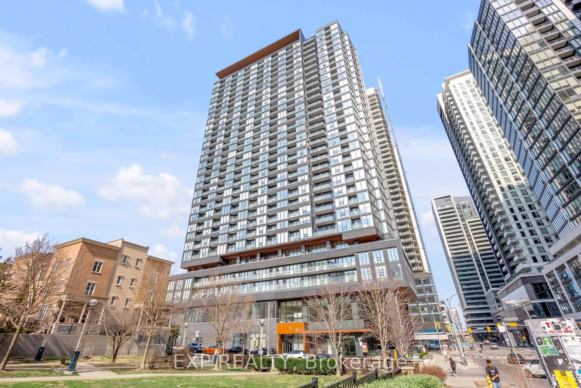 Welcome to Zen King West, where modern design meets unbeatable convenience in the heart of vibrant Liberty Village.