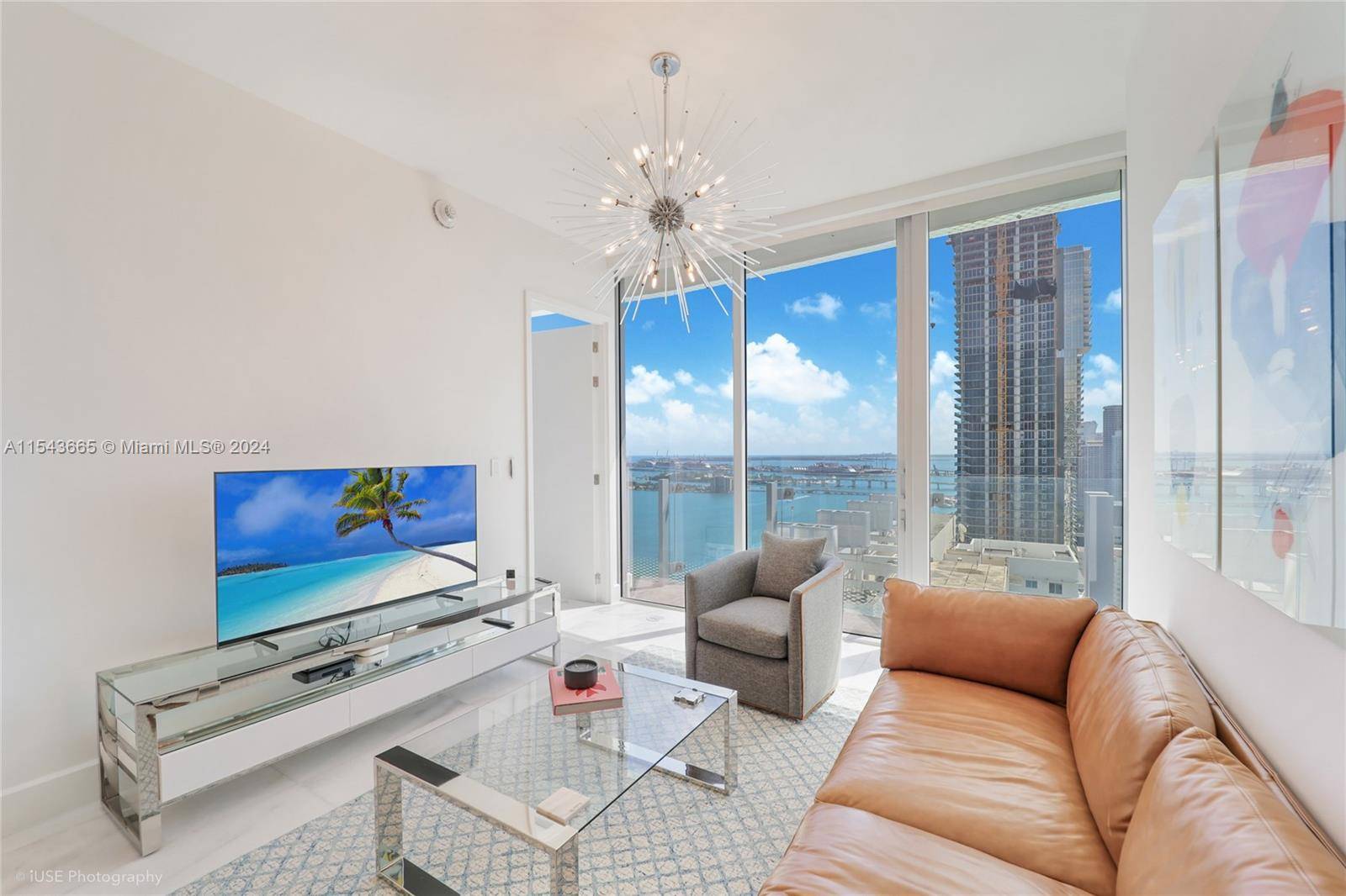 Experience luxury living at its finest in Unit 3204 at MISSONI Residences, where breathtaking, unobstructed views of Biscayne Bay and the Miami skyline await you.