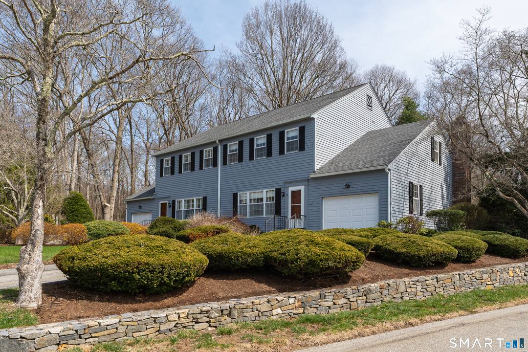 Welcome to Kensington North, a highly desirable condo community in the heart of Madison.