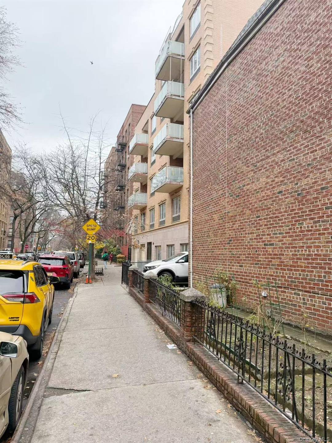 Elmhurst Prime Location 1BR 1BA Condo Currently Converted to 2 Bedrooms Welcome to this practical and affordable condo located in the heart of Elmhurst.
