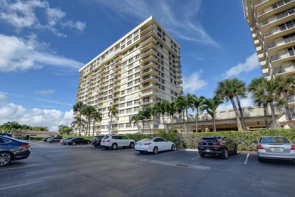 Phenomenal views from this 11th floor South facing 2bd 2ba condo, on the Intracoastal Waterway and across the street from the Ocean.