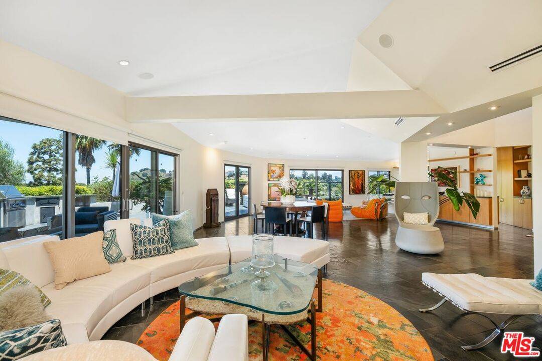 2625   Mar Lu Dr 3BR Hollywood Hills East La