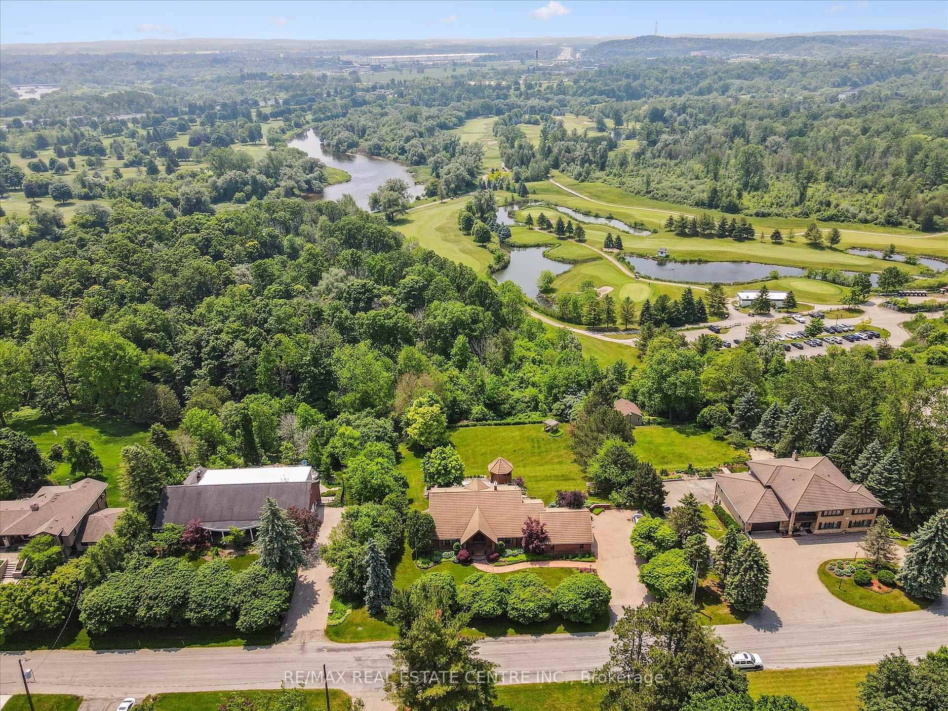 Stunning 3 4 bedroom all brick bungalow set on 1.