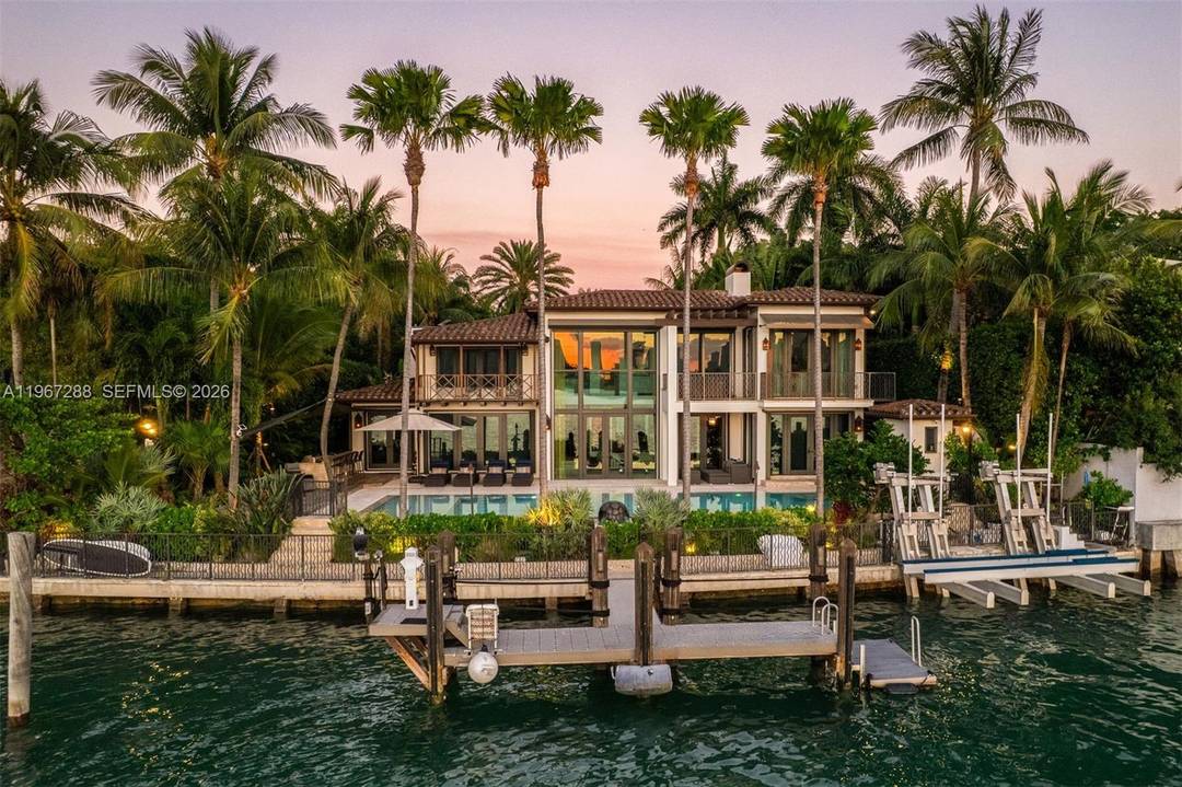 Casa Mare is a masterfully reconstructed waterfront estate on the Venetian Islands, offering the pinnacle of direct open bay amp ; Downtown skyline views with spectacular sunsets.