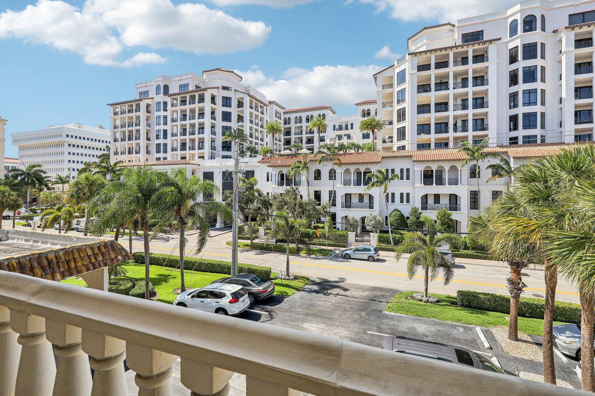 Best location in the heart of downtown !