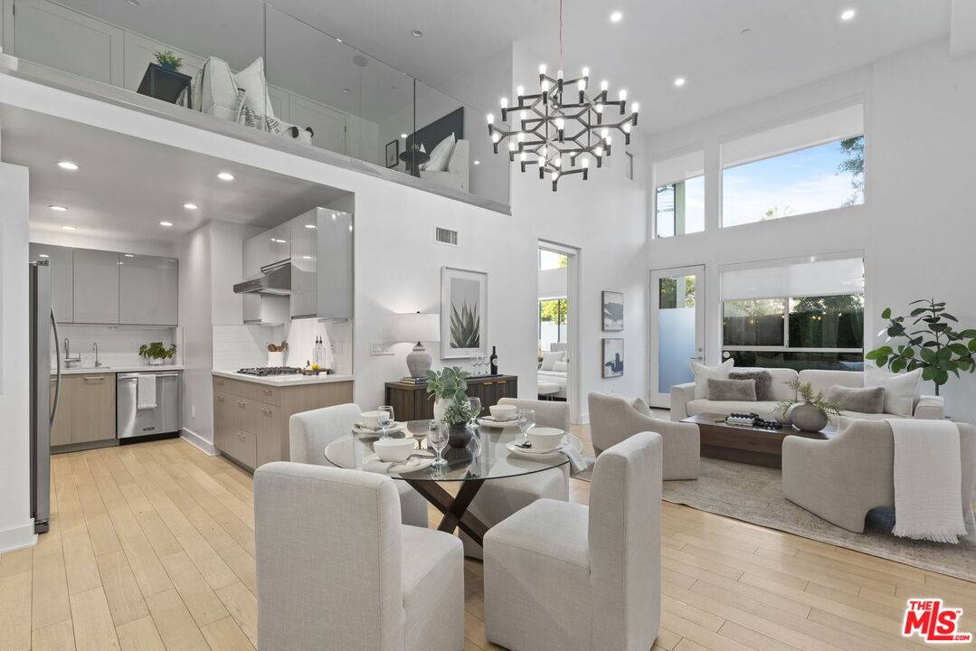 600  S Ridgeley Dr 3BR Hancock Park La