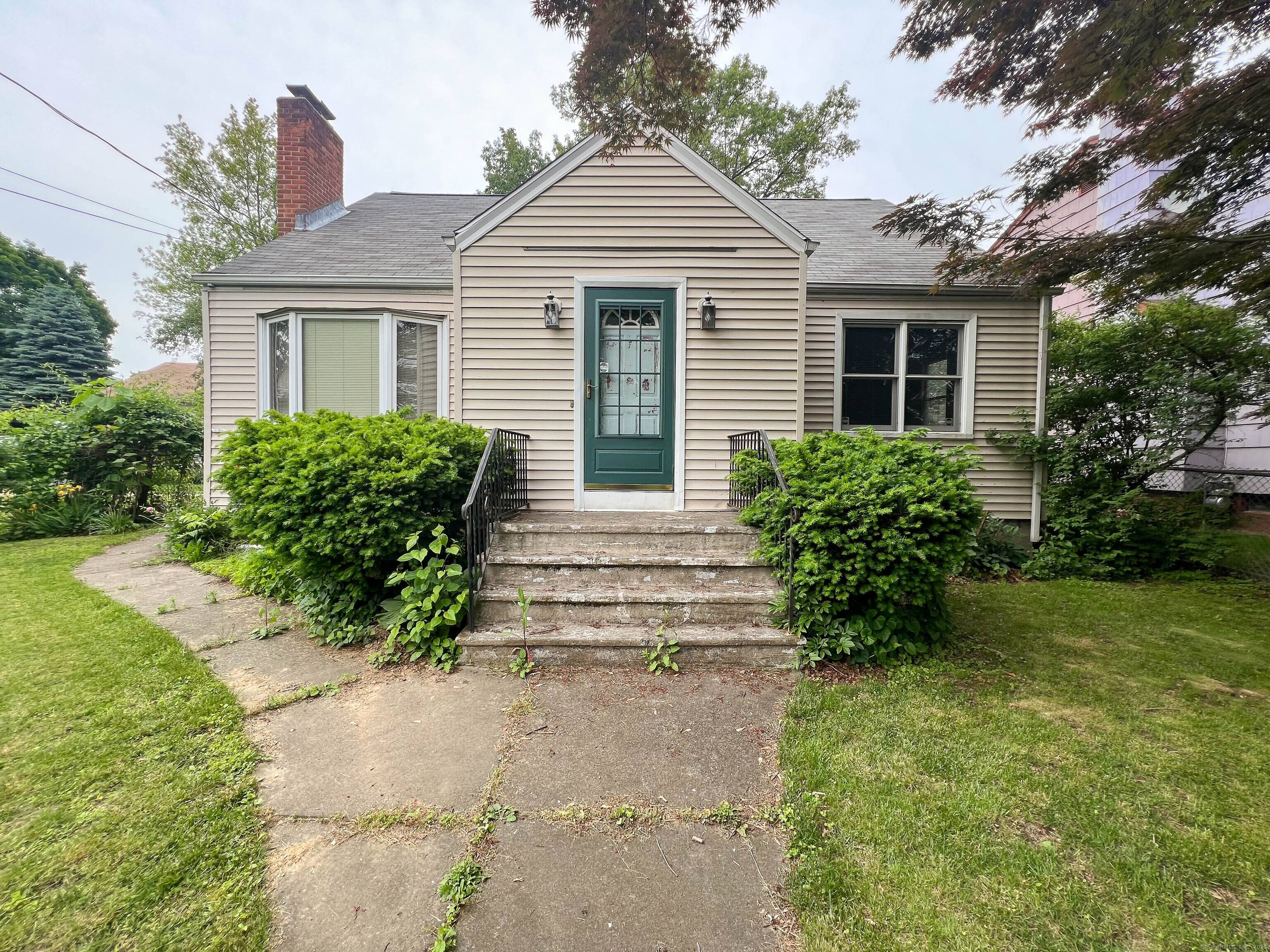 Welcome to this spacious four bedroom, one bathroom, single family situated in the desirable North End of Bridgeport.