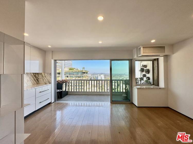 999  N Doheny Dr Sunset Strip La