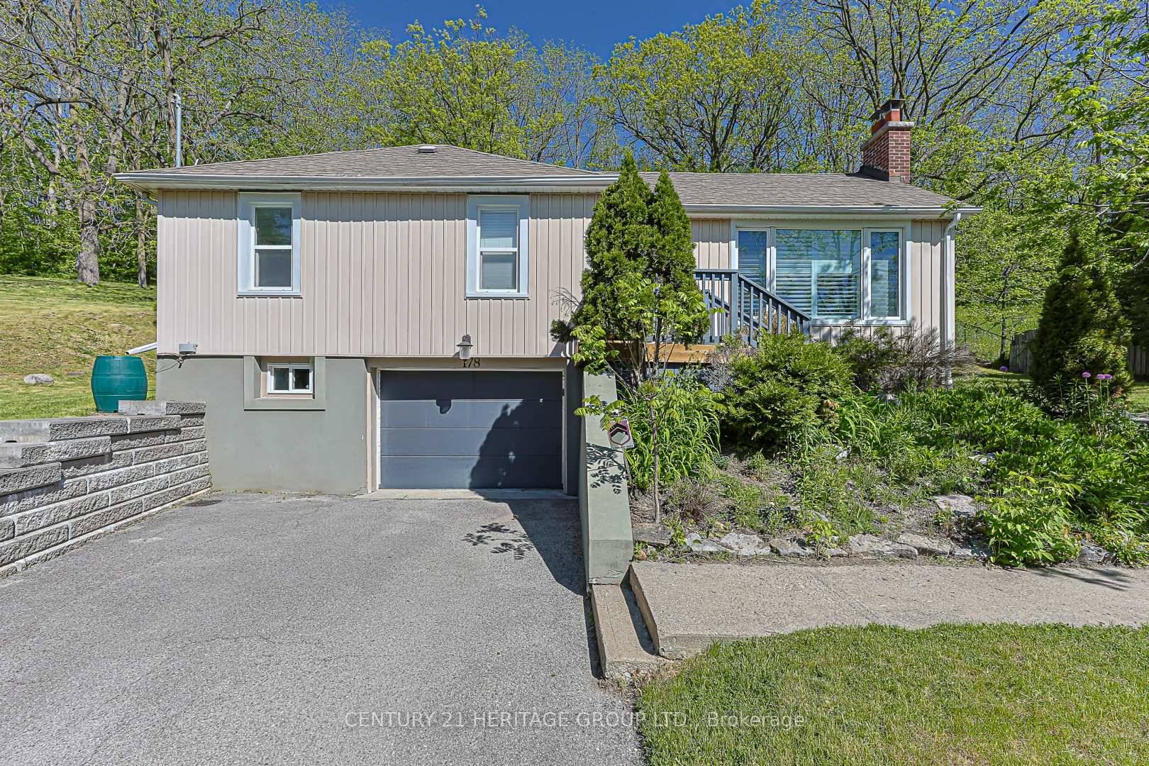 Exceptional opportunity to own a beautifully maintained 3 1 bedroom home situated on a substantial lot in one of Newmarket's most established and evolving neighbourhoods.