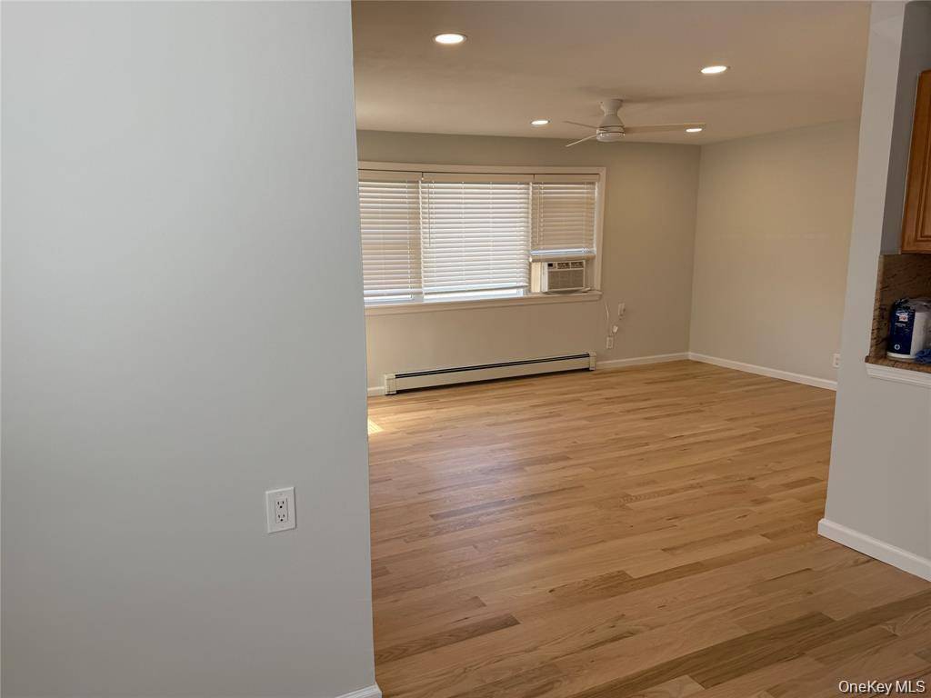 Fresh amp ; Modern 3 Bedroom Just 2 Blocks from the Beach !