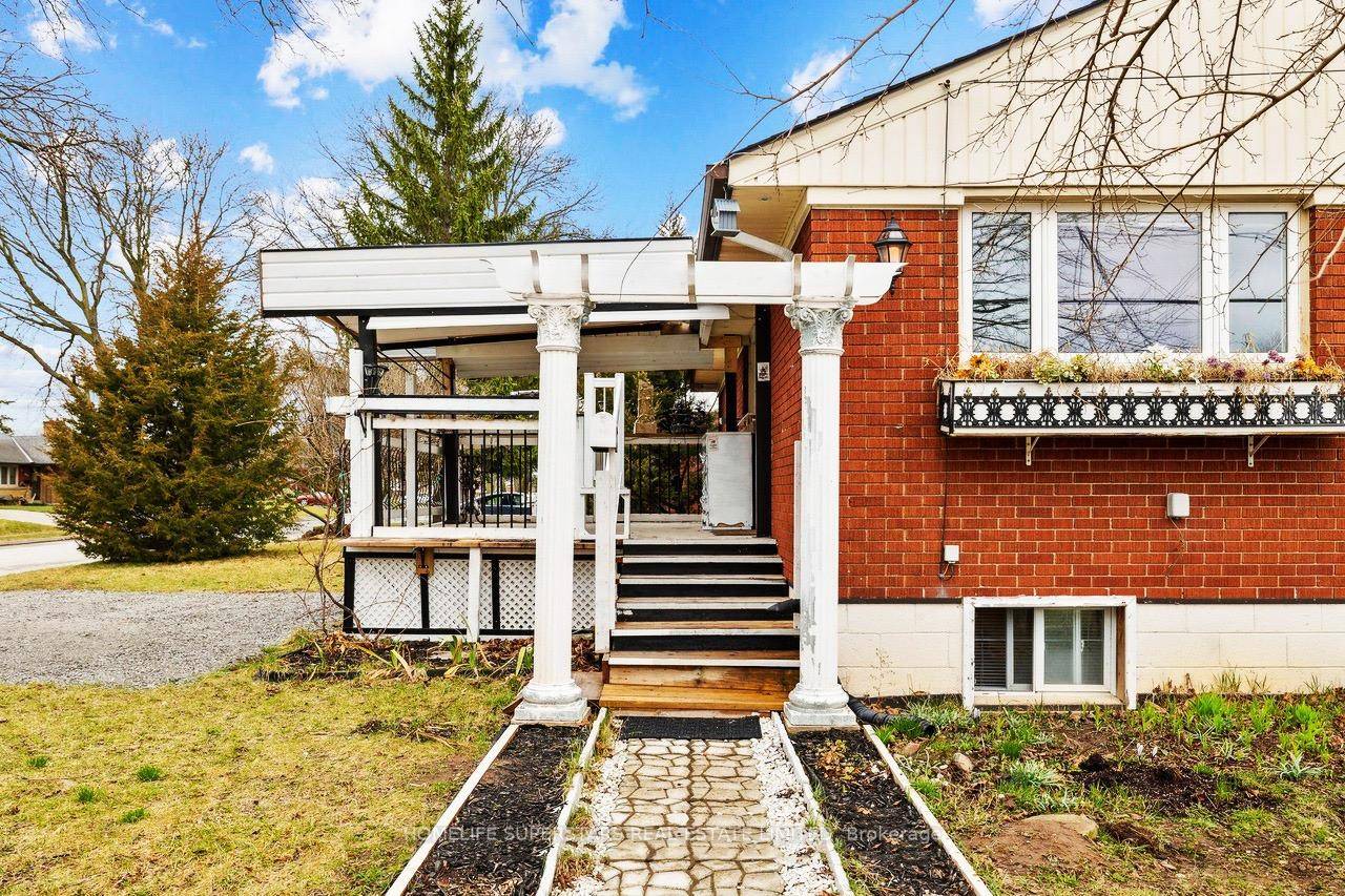 Charming 4 Bedroom Corner Home in a Great Neighborhood Just Minutes from the FallsWelcome to this beautifully maintained 4 bedroom, 1.