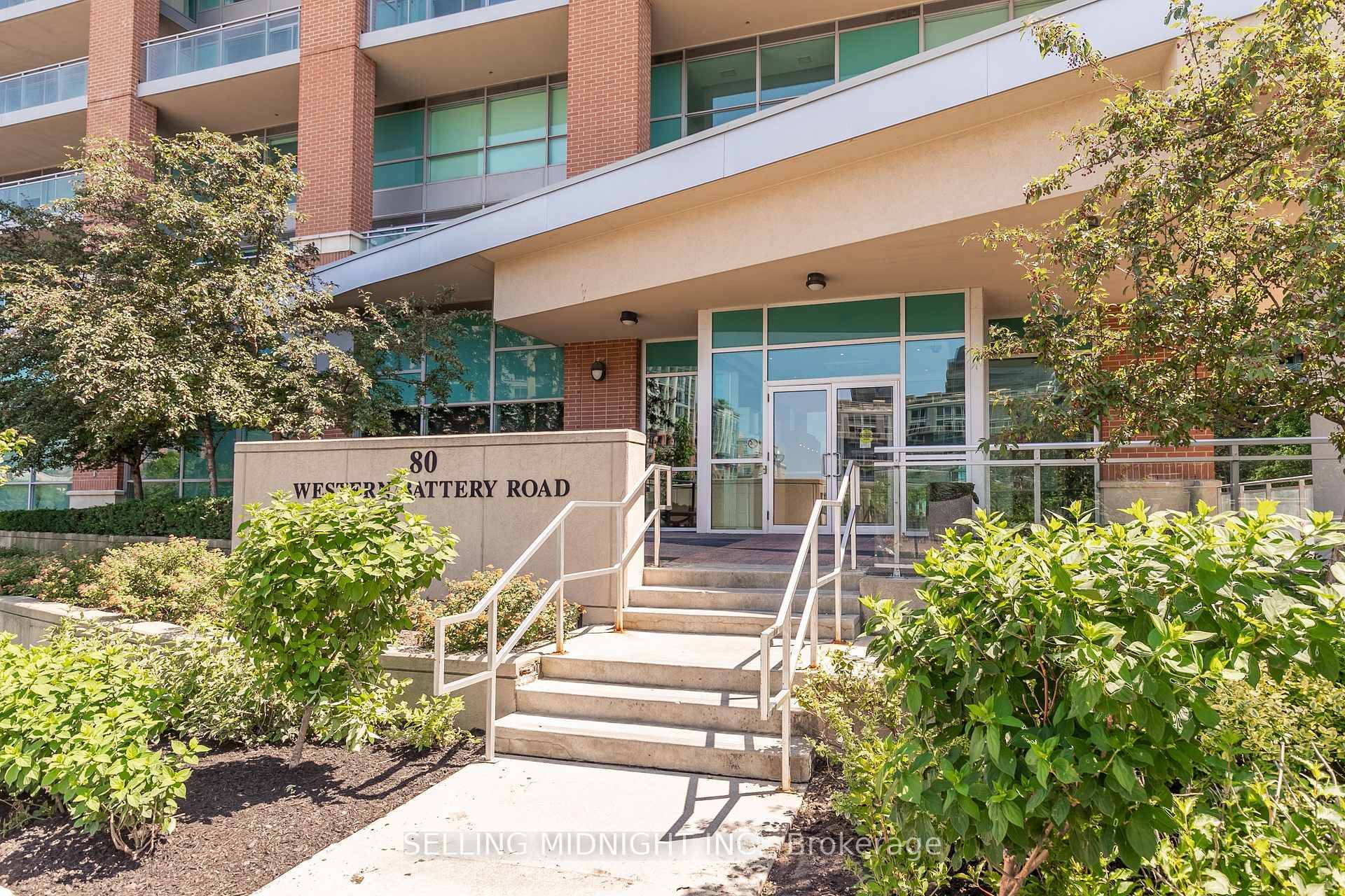 Liberty Village Stunning 486 Sq Ft 1 Bedroom In Zip With Sunny Lake And Sunset Views From 150 Sq Ft Balcony.