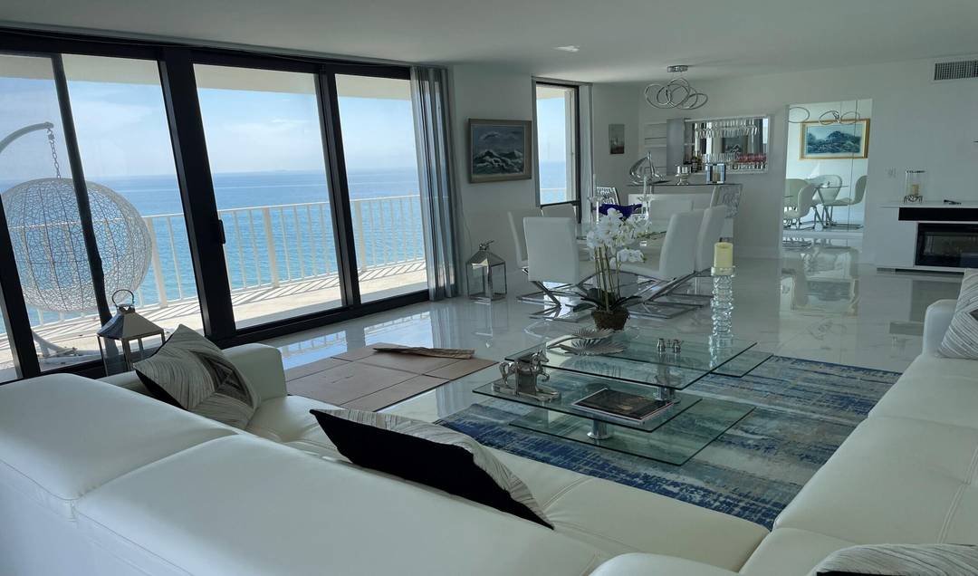 Spectacular Direct Oceanfront Condo, magnificently decorated and furnished.