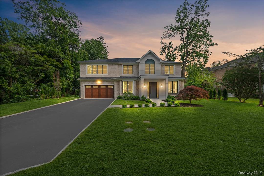 Welcome to this Stunning 5, 200 sq.