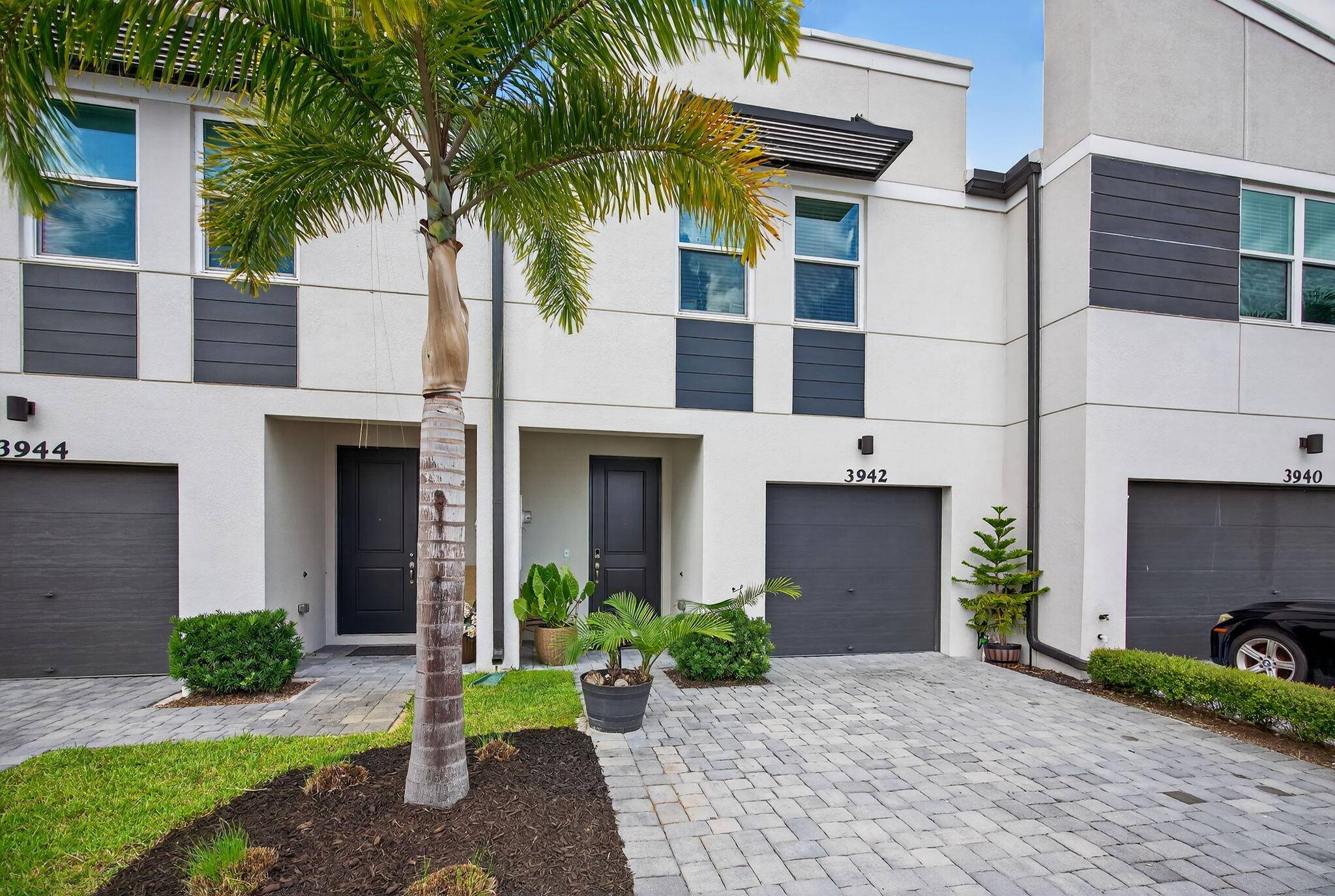 This Hidden gem in Stuart is minutes to downtown and a short drive to Martin County's beautiful beaches.