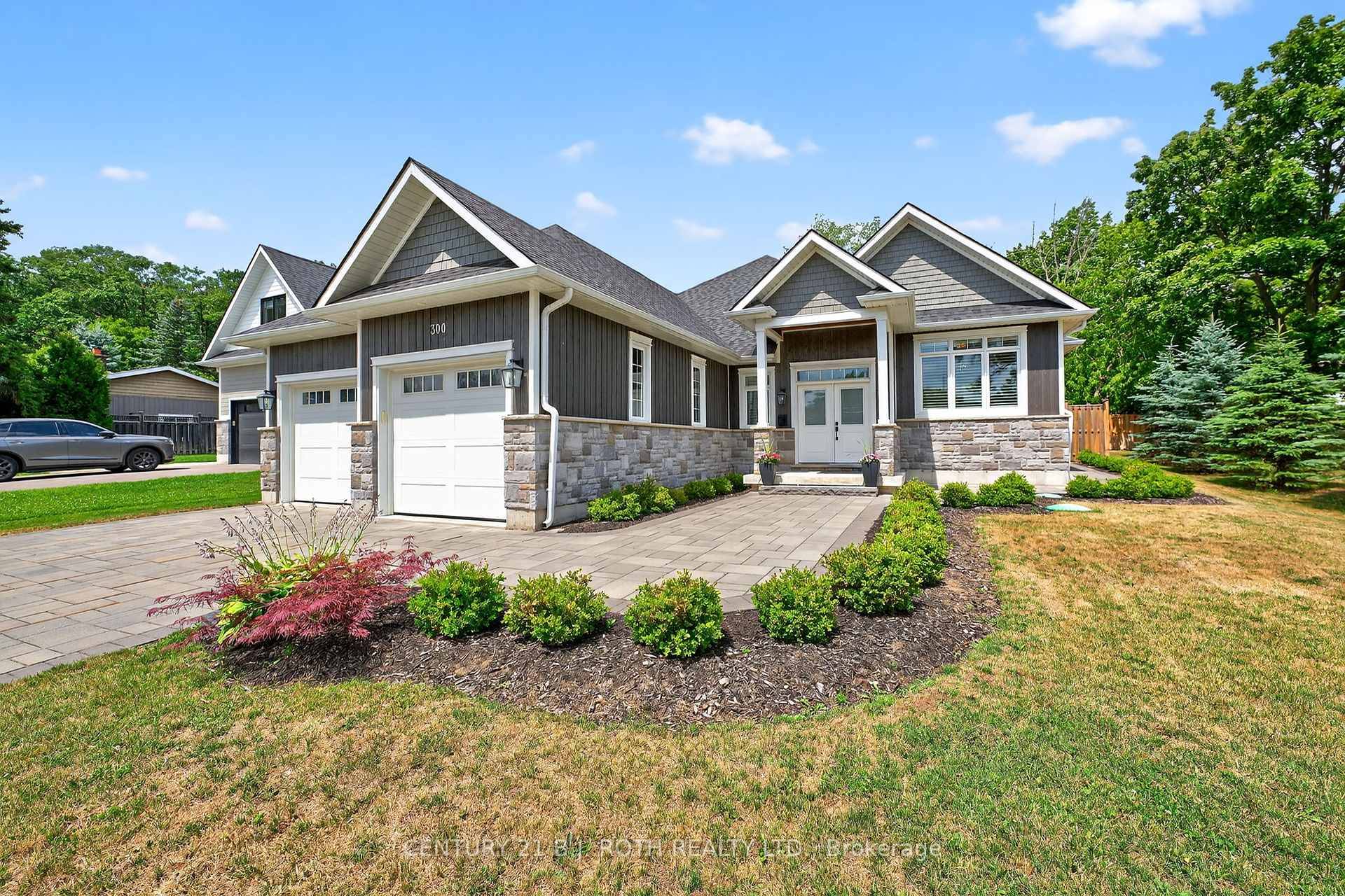 Imagine yourself living in the lap of luxury, surrounded by the finest finishes and most desirable amenities, in this exceptional custom built open concept house, situated in Barrie's most sought ...