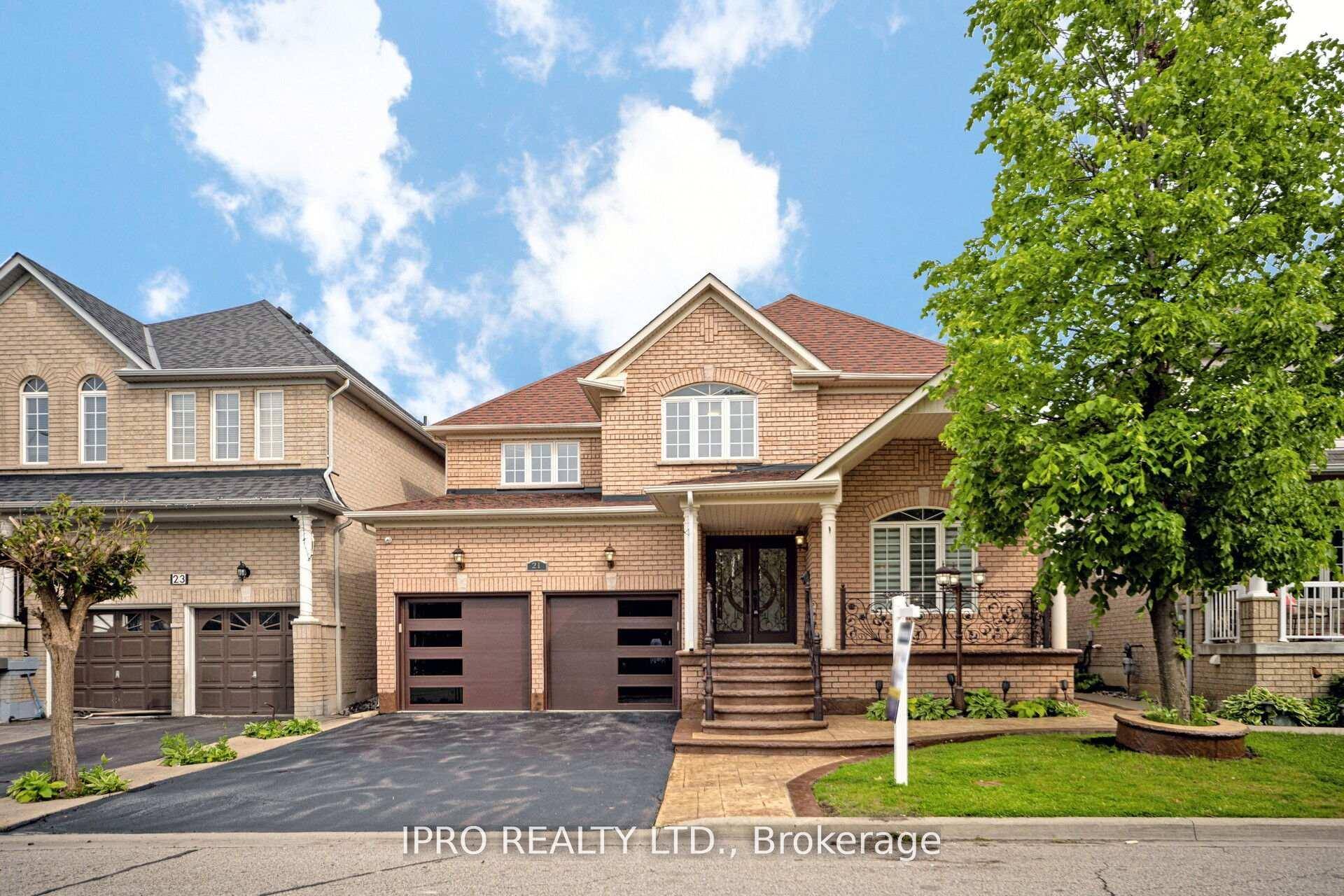 Welcome to this stunningly upgraded, move in ready detached home in the highly sought after Fletchers Meadow community !
