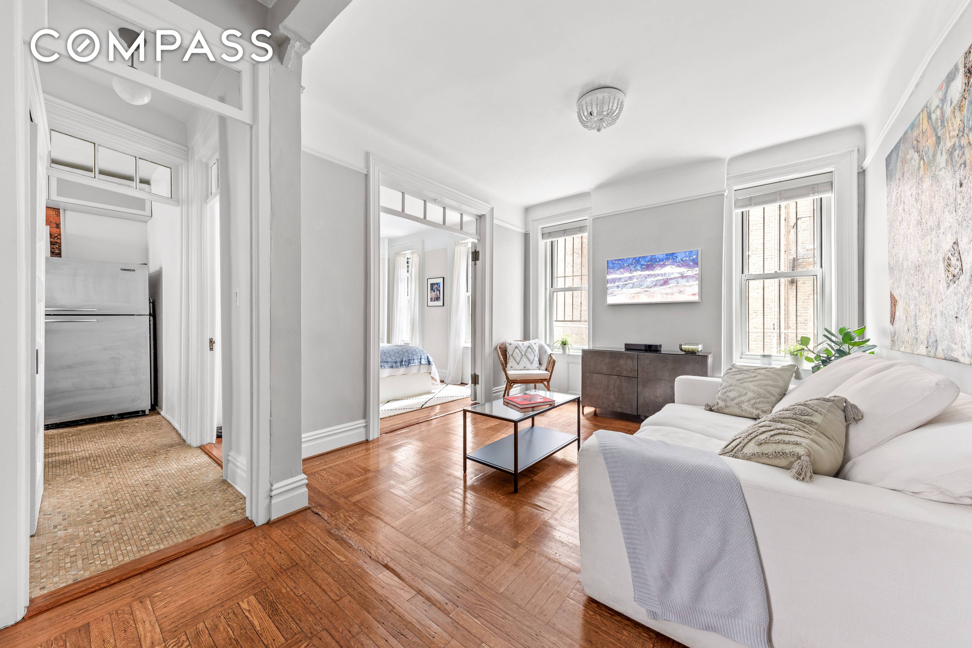 Beautiful 1 bedroom on Riverside Park block with low maintenance.