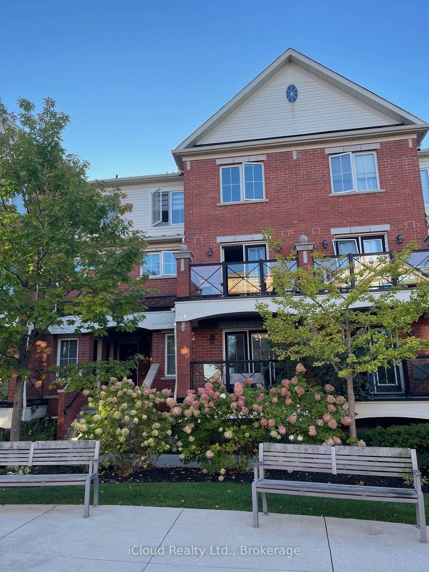 Beautifully maintained 2 Bedroom condo townhouse offering almost 1000 sqft of bright, open concept living space plus a balcony perfect turnkey opportunity for investors or first time buyers seeking a ...