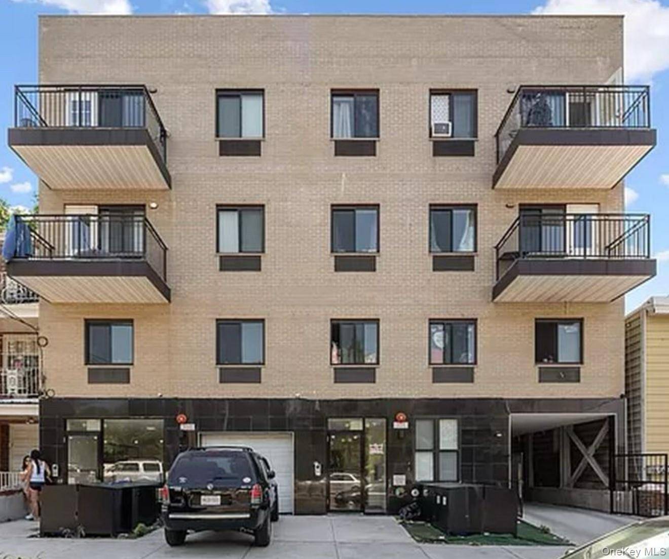 Discover your new home near Corona Park !