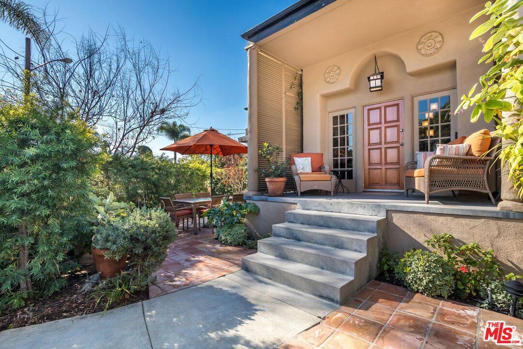 9000   Elevado St 2BR Sunset Strip La