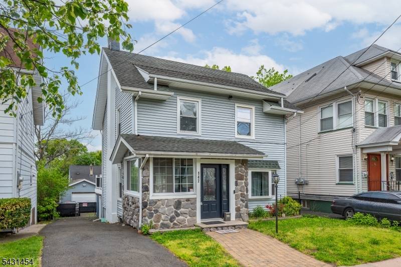 Welcome to this beautifully maintained single family home in Clifton, offering comfort, space, and convenience all in one.