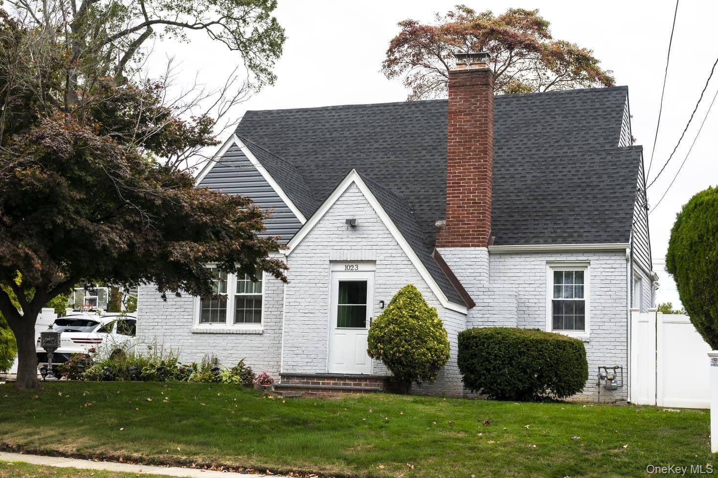 Welcome to this beautiful, well maintained Cape cod located in the heart of Baldwin.
