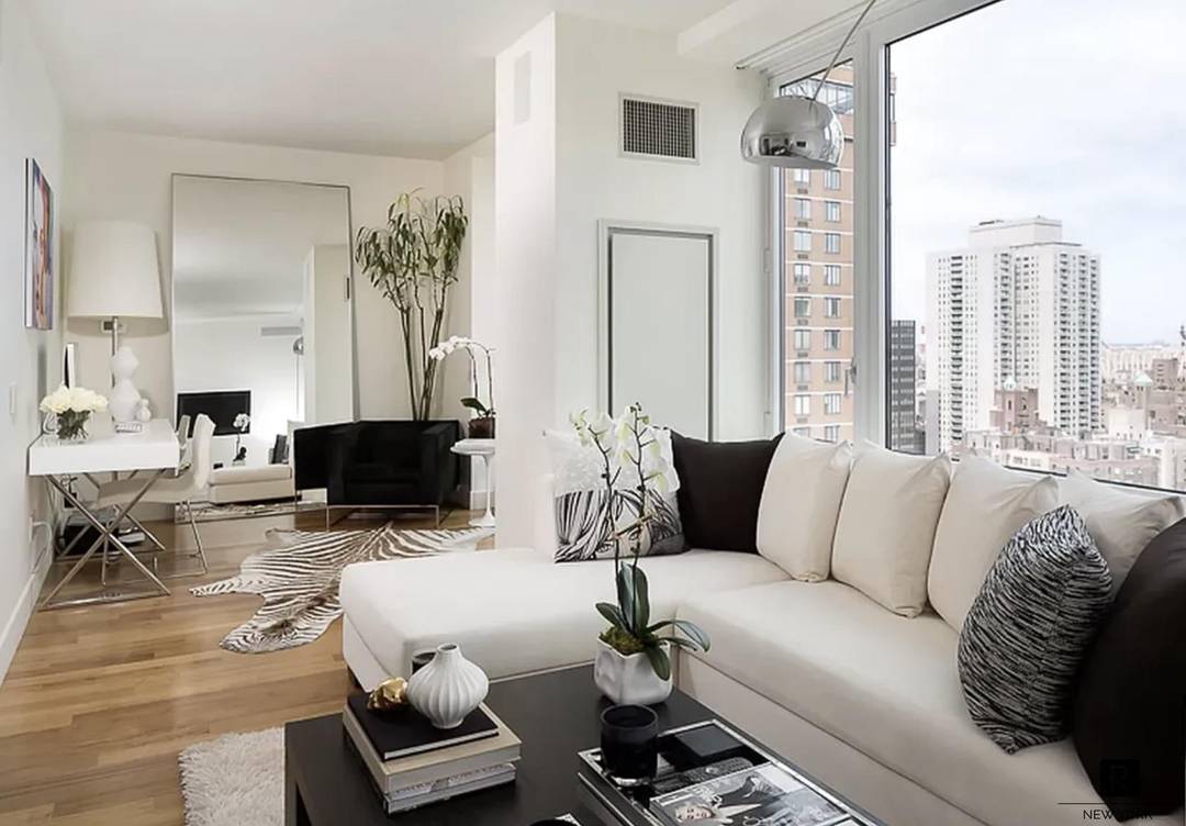 NEW to the market ! ! ! This spacious and sun flooded one bedroom apartment is located in The Veneto, one of the finest and most sought after condominiums in ...