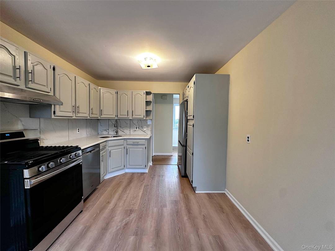 Discover this fabulous three bedroom rental in the sought after area of New Rochelle minutes from the Long Island Sound.